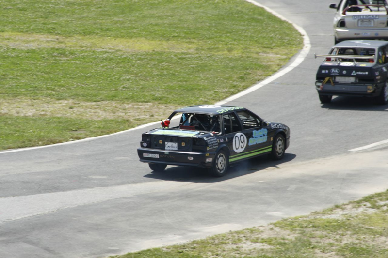 Illustration for article titled The 24 Hours Of LeMons New England 2009 Über Gallery, Part 1